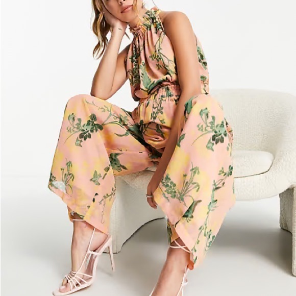 ASOS DESIGN maternity chiffon gathered waist halter jumpsuit in floral print - Picture 4 of 4